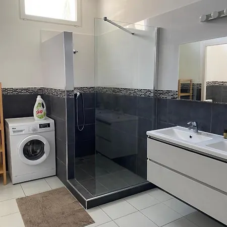 Jolie Avec Jacuzzi Hopitaux Facultes Villa